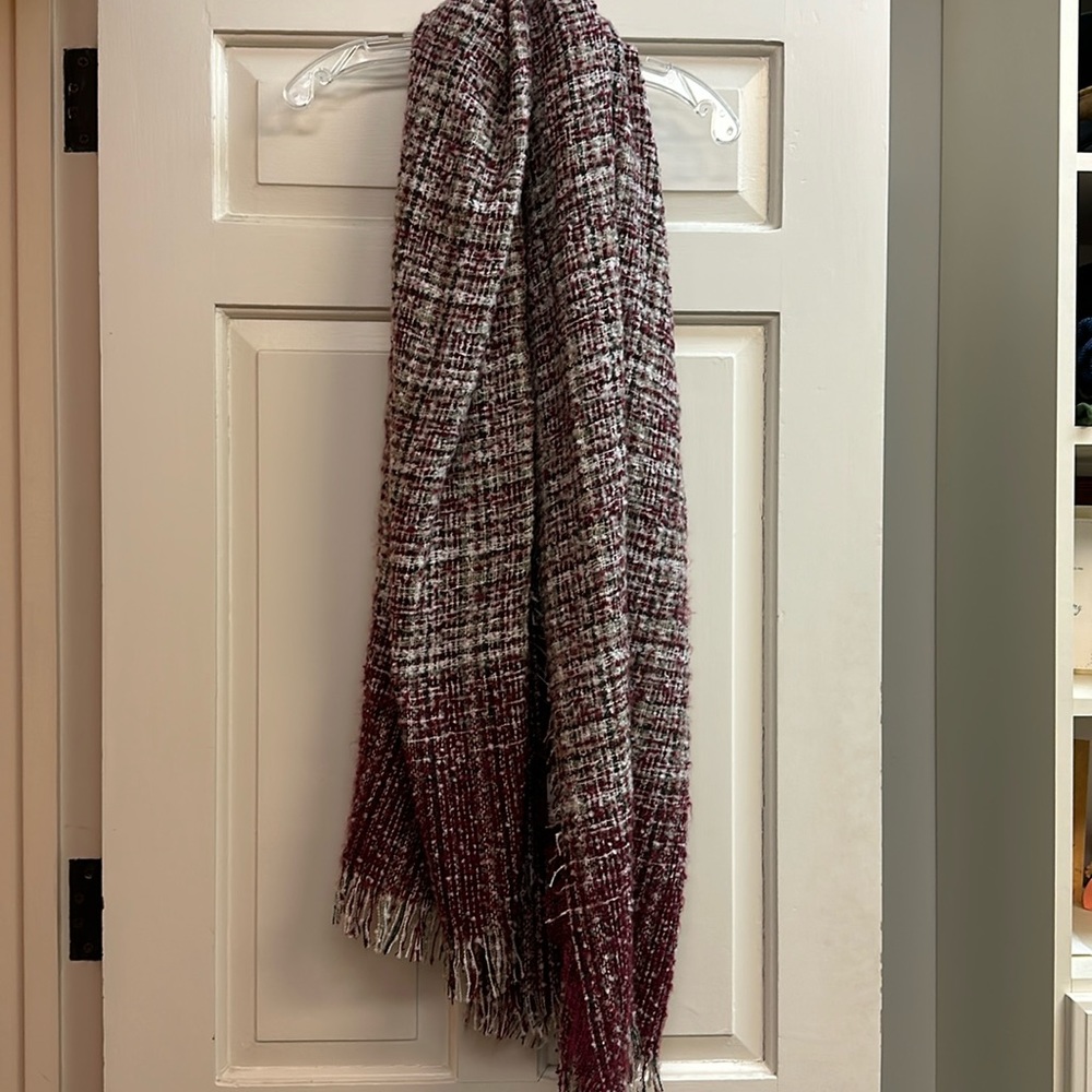 NWT knit scarf